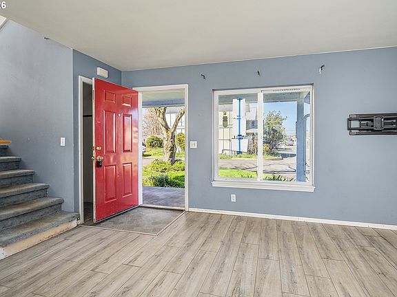 2nd image of 207 35th St