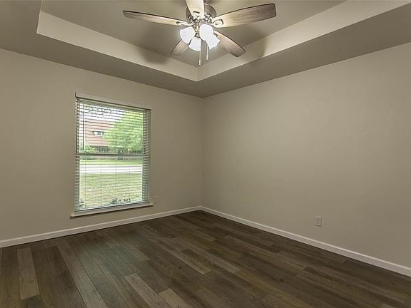 4th image of 1909 Sierra Dr