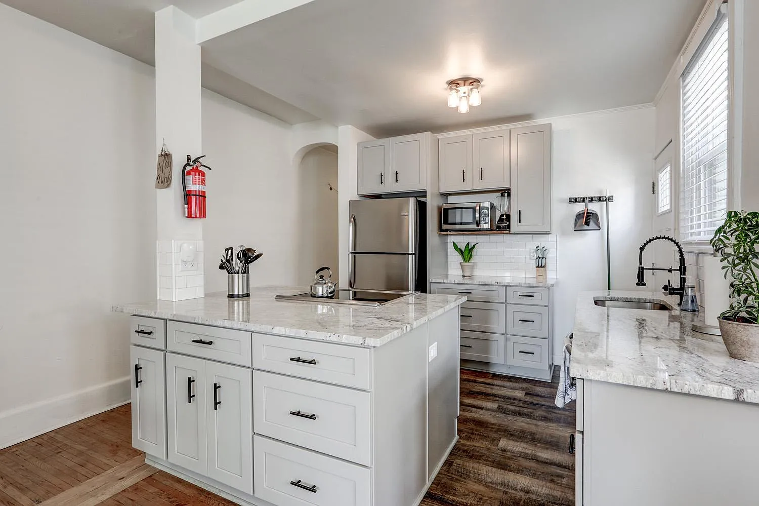 637 E Orange St — Photo 3