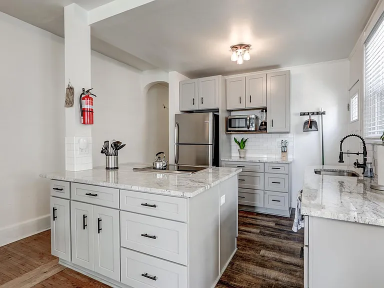 637 E Orange St #2 — Photo 3