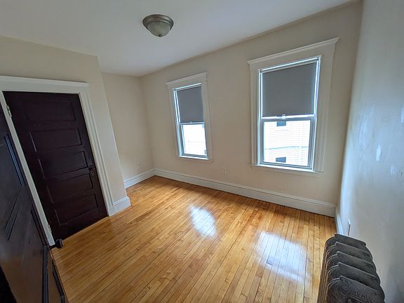 5th image of 126 Auburn St