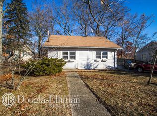 237 Magnolia Dr, Selden, NY 11784