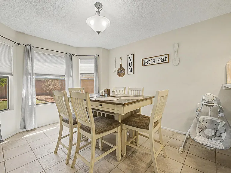 761 Rosemonte Dr — Photo 4