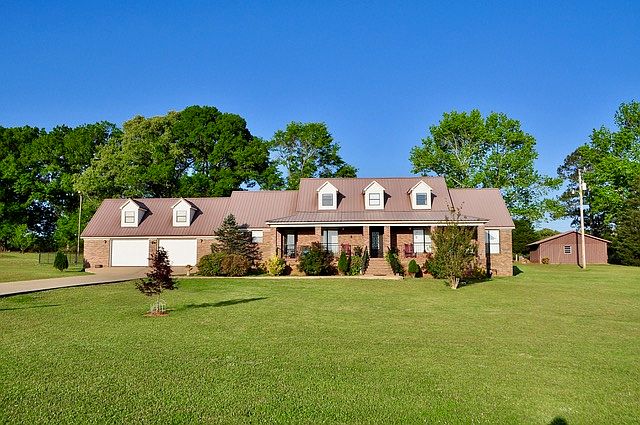 Front view; shop rear right