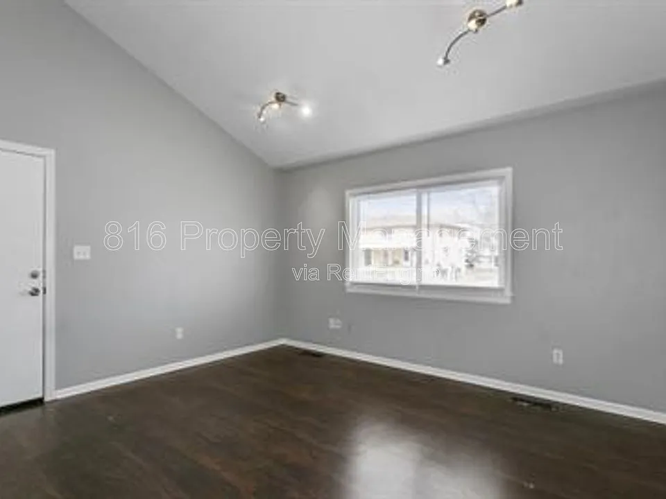 1229 W Hayward Ave #A