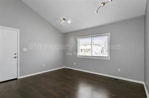 1229 W Hayward Ave Photo 1