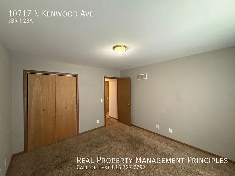 10717 N Kenwood Ave — Photo 10
