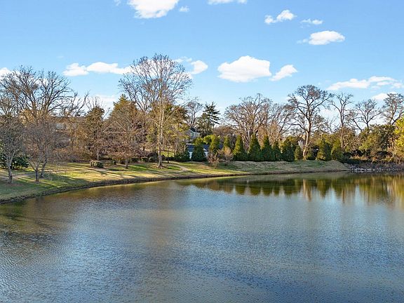 4th image of 56 Old Club Ct