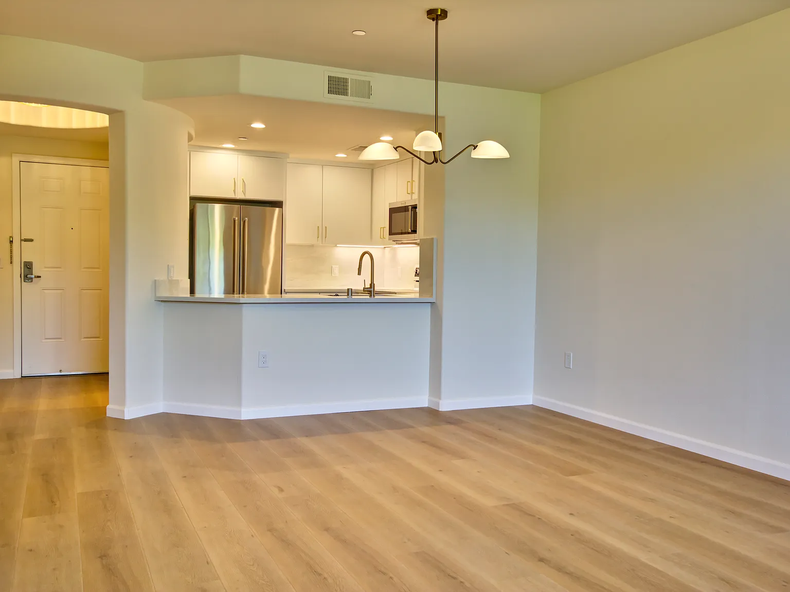 2 bed, 1290 sqft, $3,600 — Photo 2