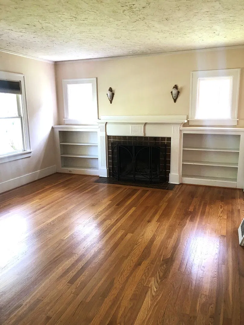 Charming Light Filled Corner Lot Bungalow in Rose City Neighborhood with Hardwoods & Fenced Backy... — Photo 3