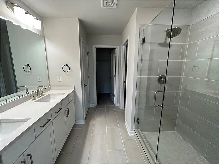 3715 Davis Cir — Photo 17