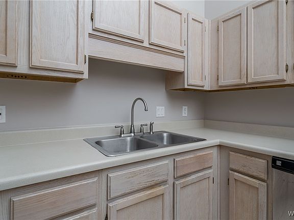 4th image of 1445 Gardenia Ave