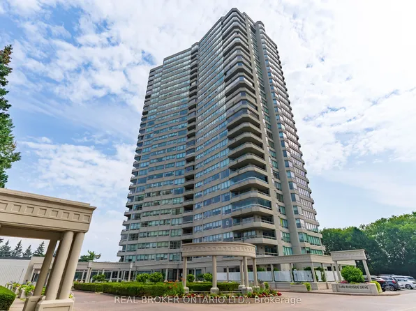 1480 Riverside Dr #806, Ottawa, ON K1G 5H2