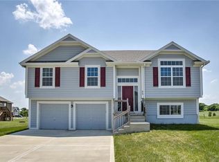 55 Rock Creek Ter, Smithville, MO 64089