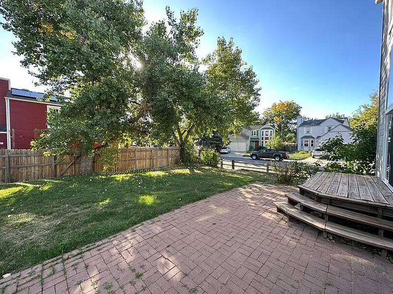 310 Buchanan Ct — Photo 17