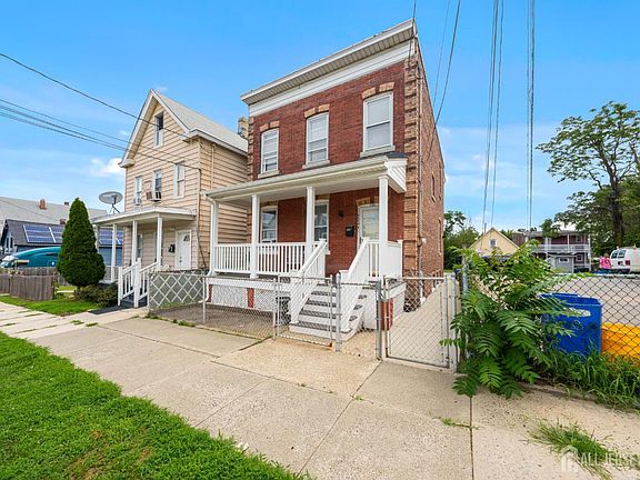 2nd image of 724 Charles St