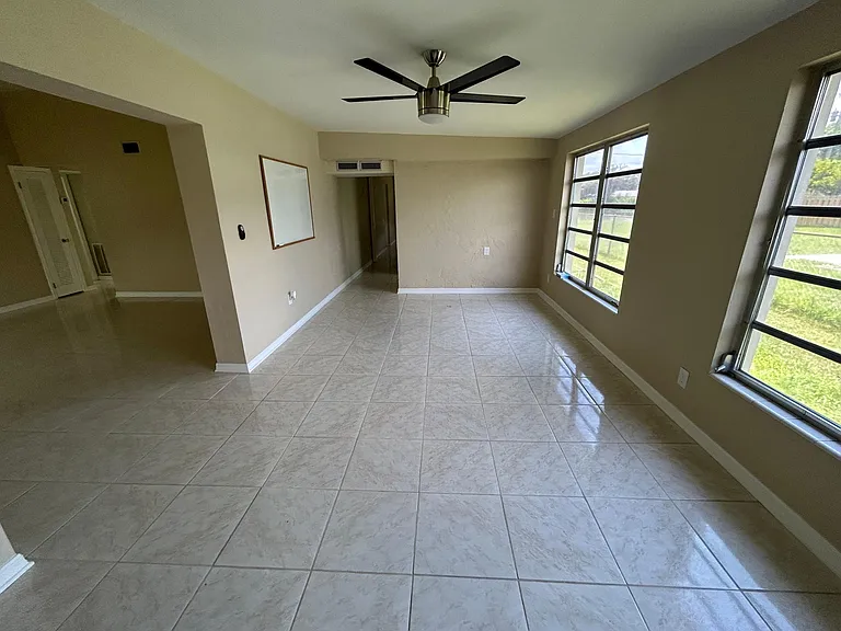 Living Area # 2 (second picture)