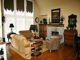 3rd image of 14737 Maple St