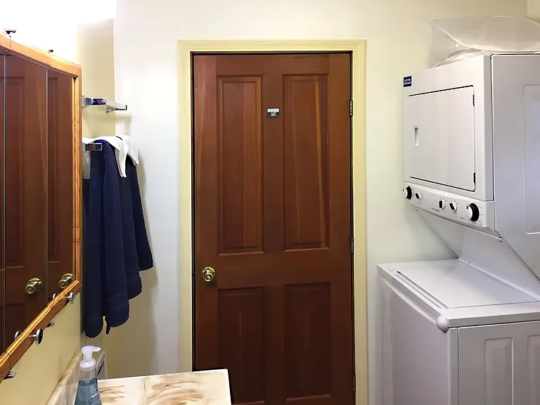 1781 N Jantzen Ave — Photo 28