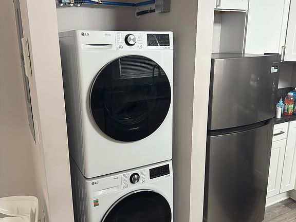 5th image of 139 Troup St #101