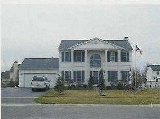 2247 Oak Grove Dr, Temperance, MI 48182