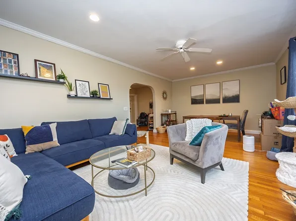 102 Sewall Ave APT 5, Brookline, MA 02446