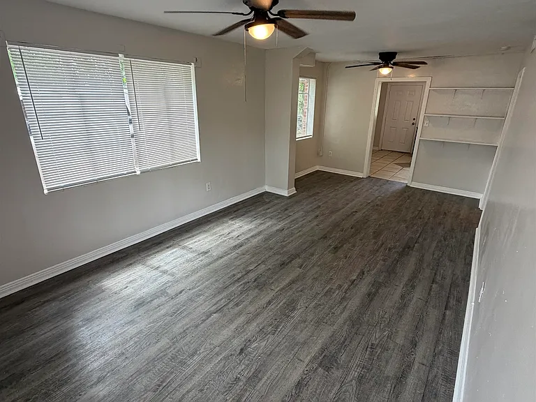 318 E Pershing St — Photo 3