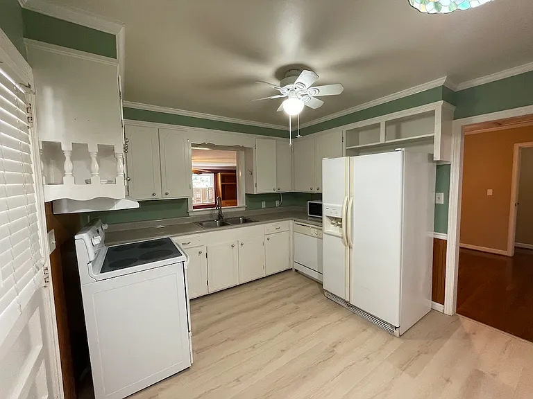 2208 White Oak Dr — Photo 10
