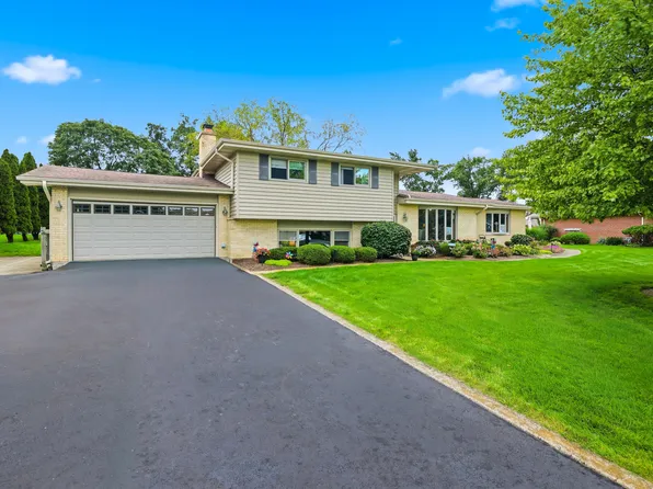 22W375 Walnut Ave, Medinah, IL 60157