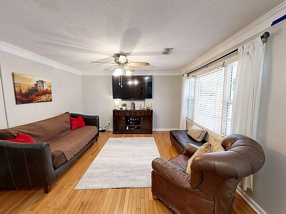 5th image of 62 Myrtle St
