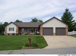 8 Woodbine Ct, Collinsville, IL 62234