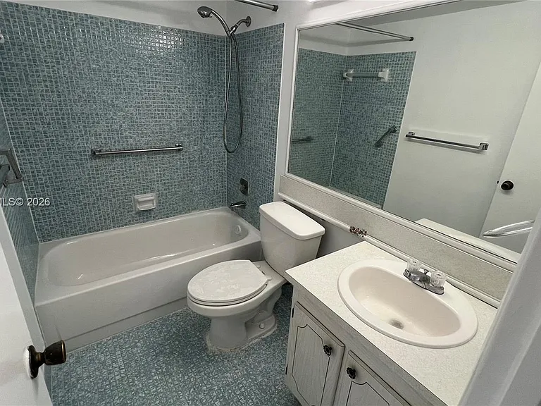 306 Newport Dr #306-T — Photo 7