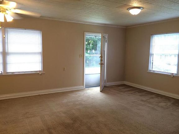 2nd image of 802 Noel Dr APT 4