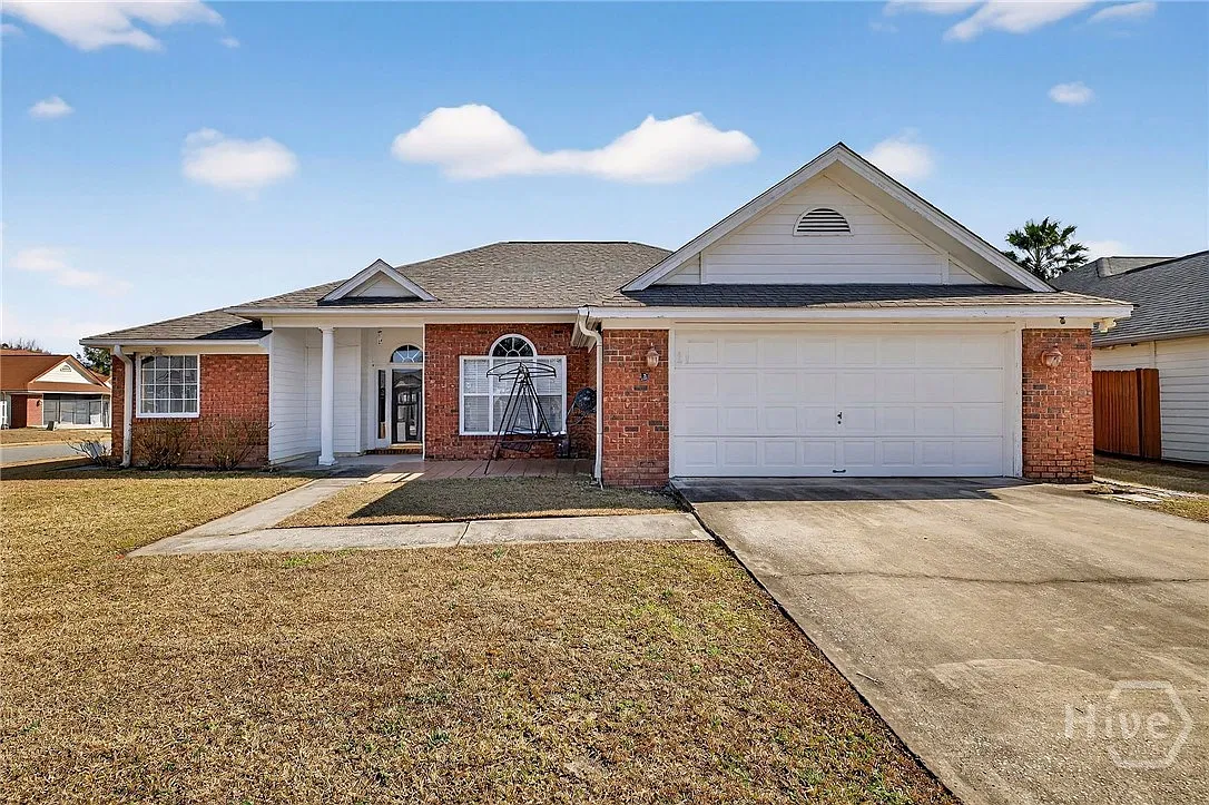 3 bed, 2.0 bath, 1816 sqft, $2,300 — Photo 1