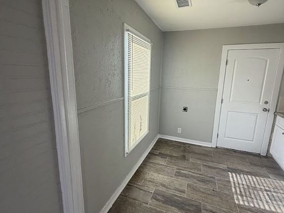 4th image of 5408 Como Dr