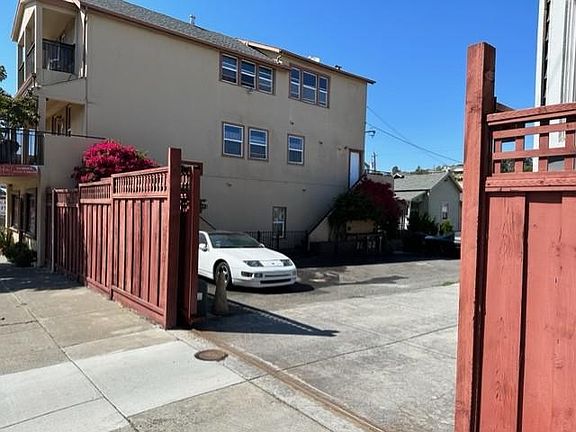 3rd image of 132 Tennessee St #1