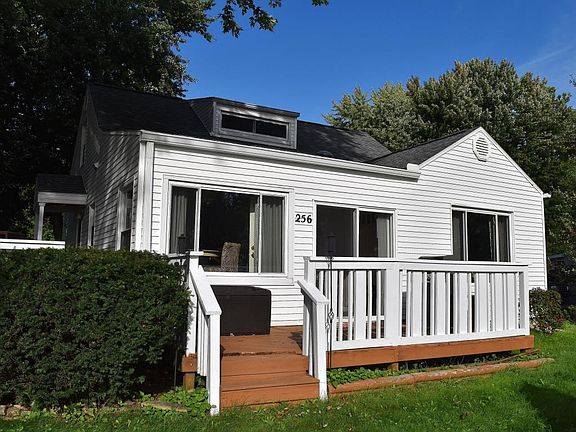 3rd image of 256 Lakeshore Dr