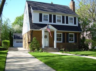 1413 E Courtland Pl, Whitefish Bay, WI 53211