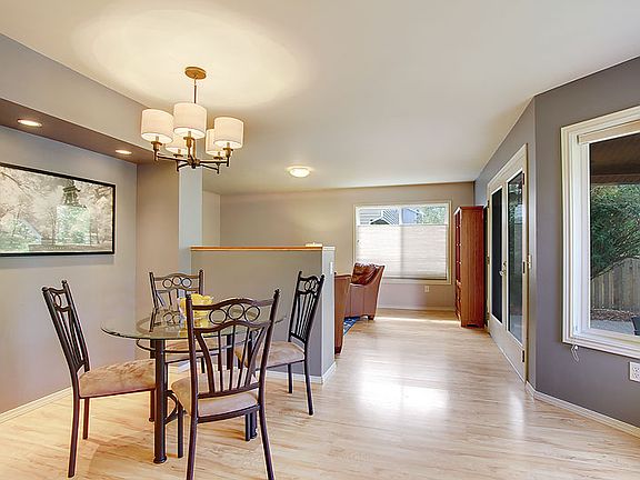 Eating area off kitchen