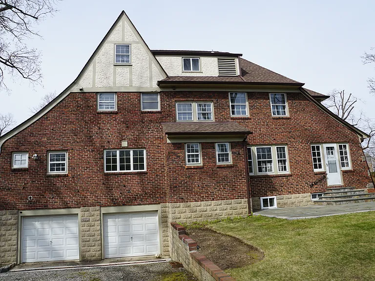 10 Bon Air Ave — Photo 3