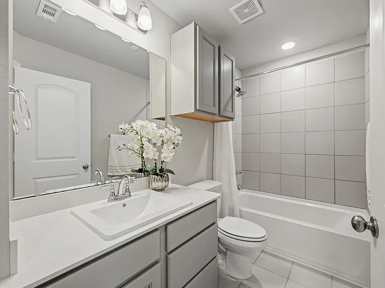 8050 Scanlan Trce — Photo 31