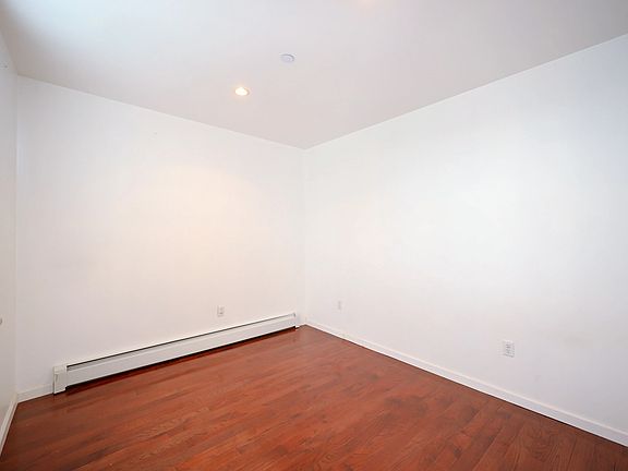5th image of 366 Kings Hwy #5D