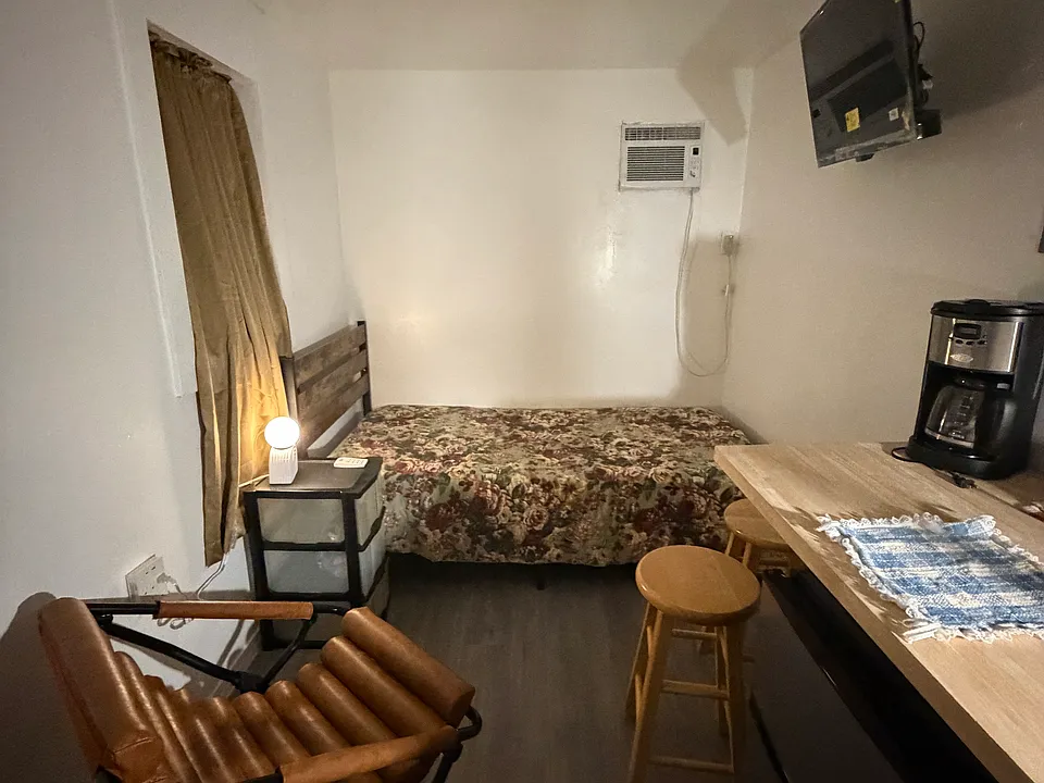 201 College Park Dr #2