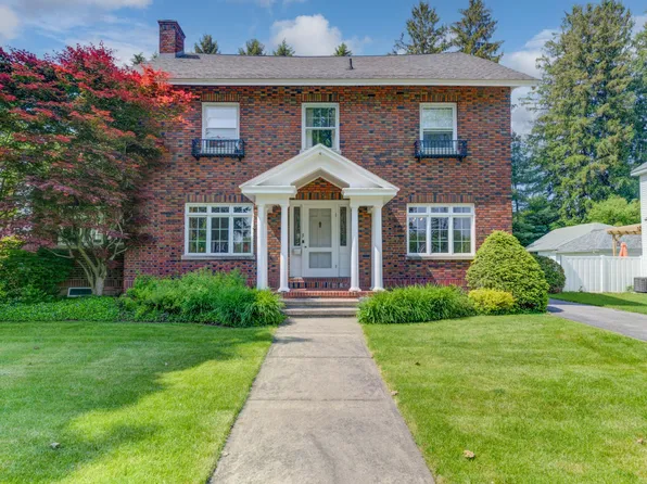 17 N Park Dr, Gloversville, NY 12078