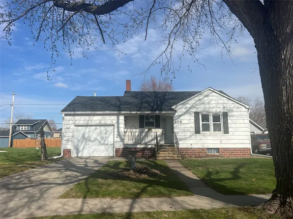 209 S Main St, Baxter, IA 50028
