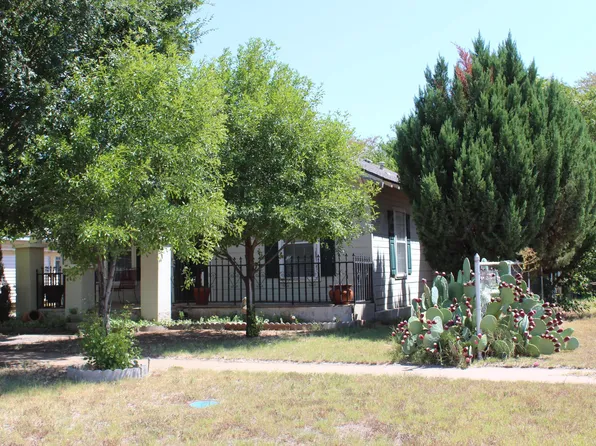 608 N 10th St, Memphis, TX 79245