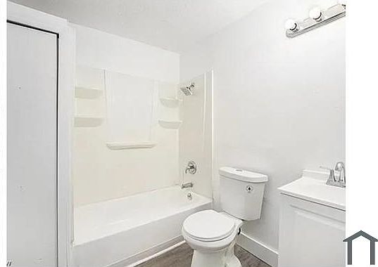 3rd image of 16174 Friend Ave #1