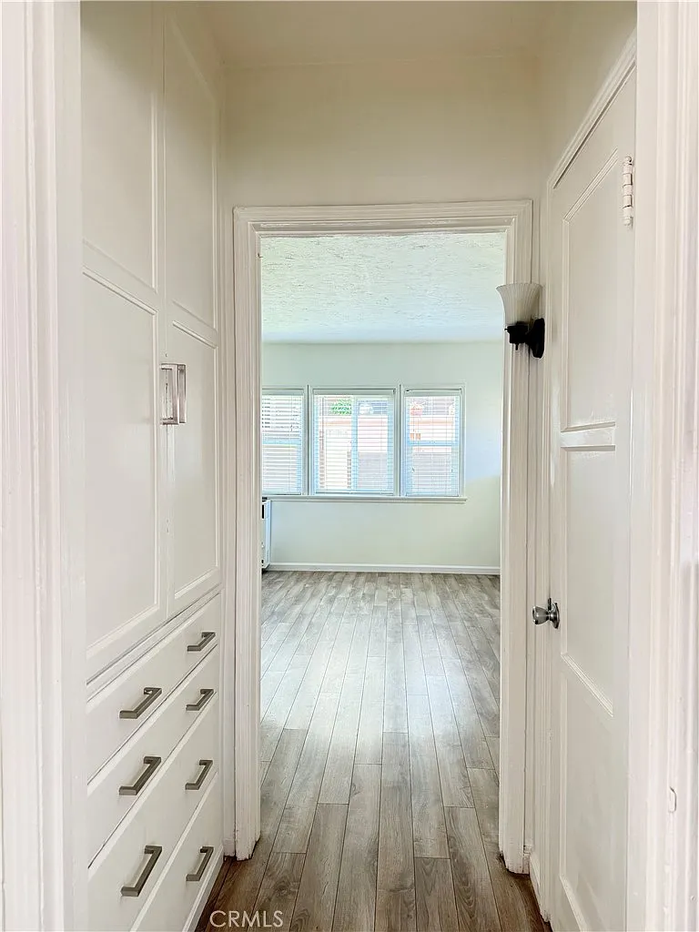 2 bed, 1050 sqft, $2,975 — Photo 4