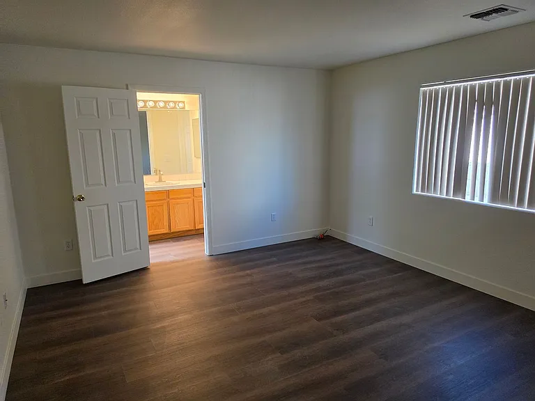 2086 E Jamie Rd — Photo 6