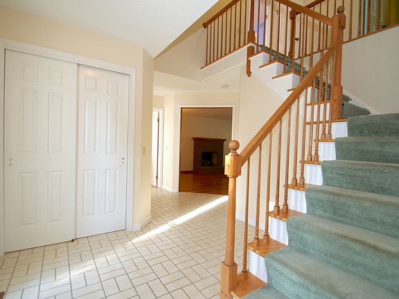 2nd image of 126 Broadmoor Trl